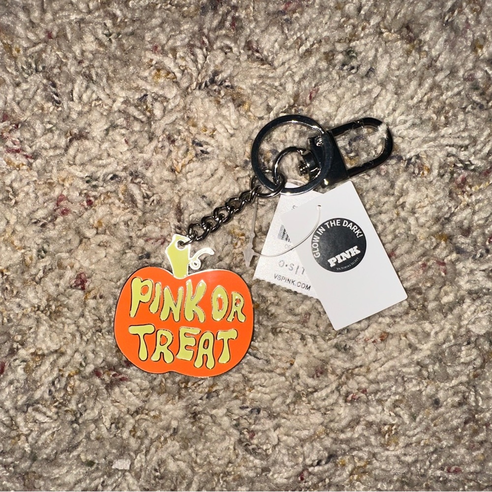Pink or treat pumpkin 🎃 keychain 🫶🏻❤️
